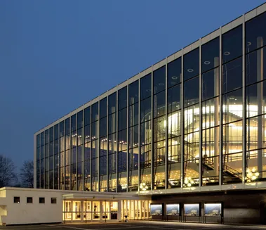 Bick auf das Großes Haus des Musiktheater im Revier Gelsenkirchen bei Nacht Bick auf das Großes Haus des Musiktheater im Revier Gelsenkirchen bei Nacht