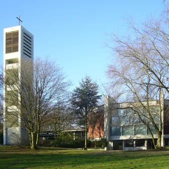 Matthäuskirche bei Tag - Vorderseite Matthäuskirche bei Tag - Vorderseite